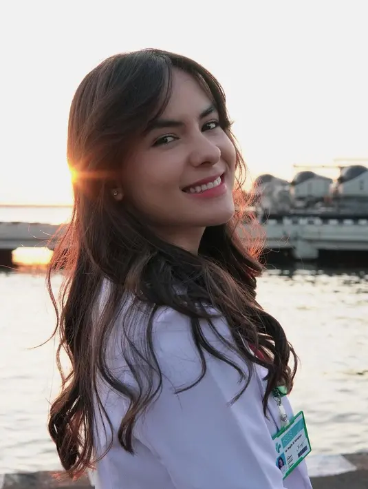 Dalam sinetron Bintang Samudera, Steffi Zamora merupakan pemeran utama yang berperan sebagai dokter. (FOTO: instagram.com/steffizamoraaa/)