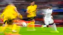 Vinicius bermain sangat efektif dengan total tujuh percobaan tembakan, empat akurat, dan tiga di antaranya jadi gol. (AP Photo/Manu Fernandez)