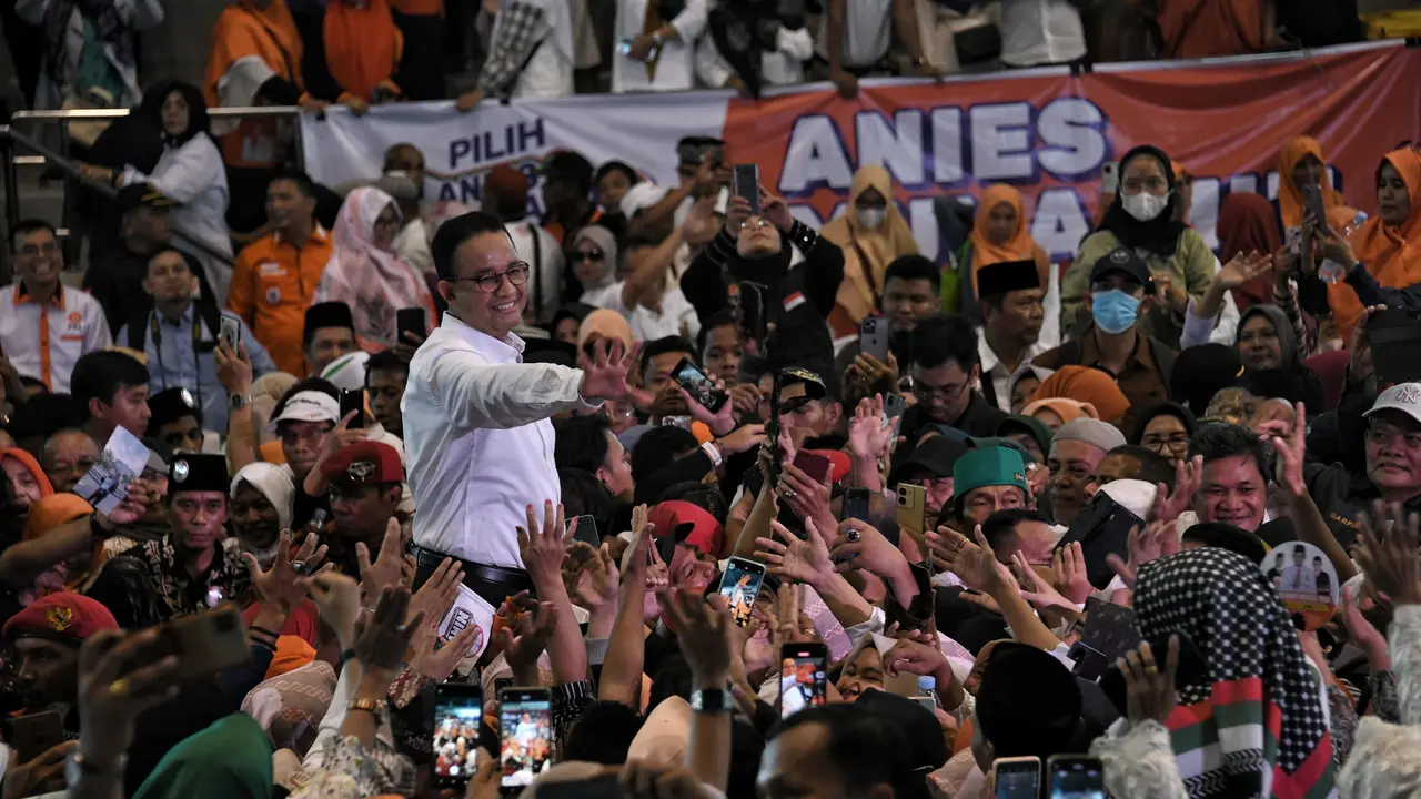 Calon Presiden (Capres) nomor urut satu, Anies Baswedan saat bertemu masyarakat di GOR Pekanbaru, Riau, Rabu (13/12/2023).