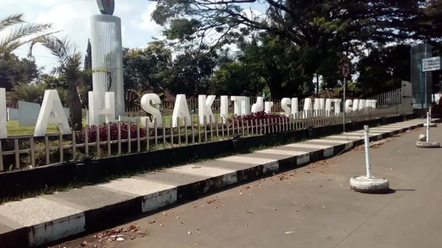Rumah Sakit dr. Slamet Garut, menjadi salah satu rumah sakit rujukan Perawatan, Dukungan dan Pengobatan (PDP) untuk menangani pasien HIV/AIDS