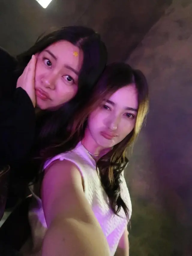 6 Potret Ultah Ke-20 Adik Ranty Maria, Rayakan dengan Karaoke Birthday Party