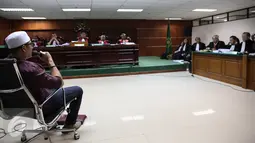 M Yagari Bhastara alias Gary bersaksi dalam sidang perkara dengan terdakwa OC Kaligis di Pengadilan Tipikor, Jakarta, Senin (28/9). Di tengah persidangan, OC Kaligis memecat anak buahnya, Gary. (Liputan6.com/Faizal Fanani)