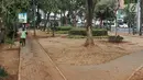 Suasana di Taman Sepeda, Jakarta Selatan, Sabtu (25/8). Kurangnya perawatan serta musim kemarau yang masih berlangsung di Ibukota membuat rumput dan sejumlah tanaman di taman tersebut mati akibat kekeringan. (Liputan6.com/Immanuel Antonius)