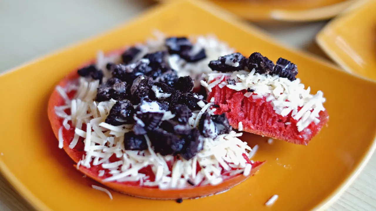 6 Martabak Red Velvet Ini Sungguh Menggoyang Lidah (Stok Sabtu)