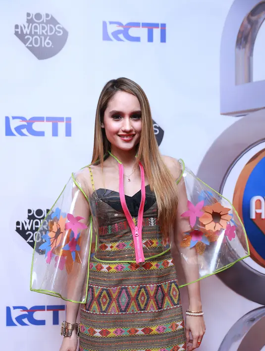 Lebih lanjut, Cinta Laura berharap. Selama di Amerika karirnya bisa gemilang. Terlebih, jika ia bisa sukses tentunya juga dapat mengharumkan nama bangsa Indonesia. (Adrian Putra/Bintang.com)