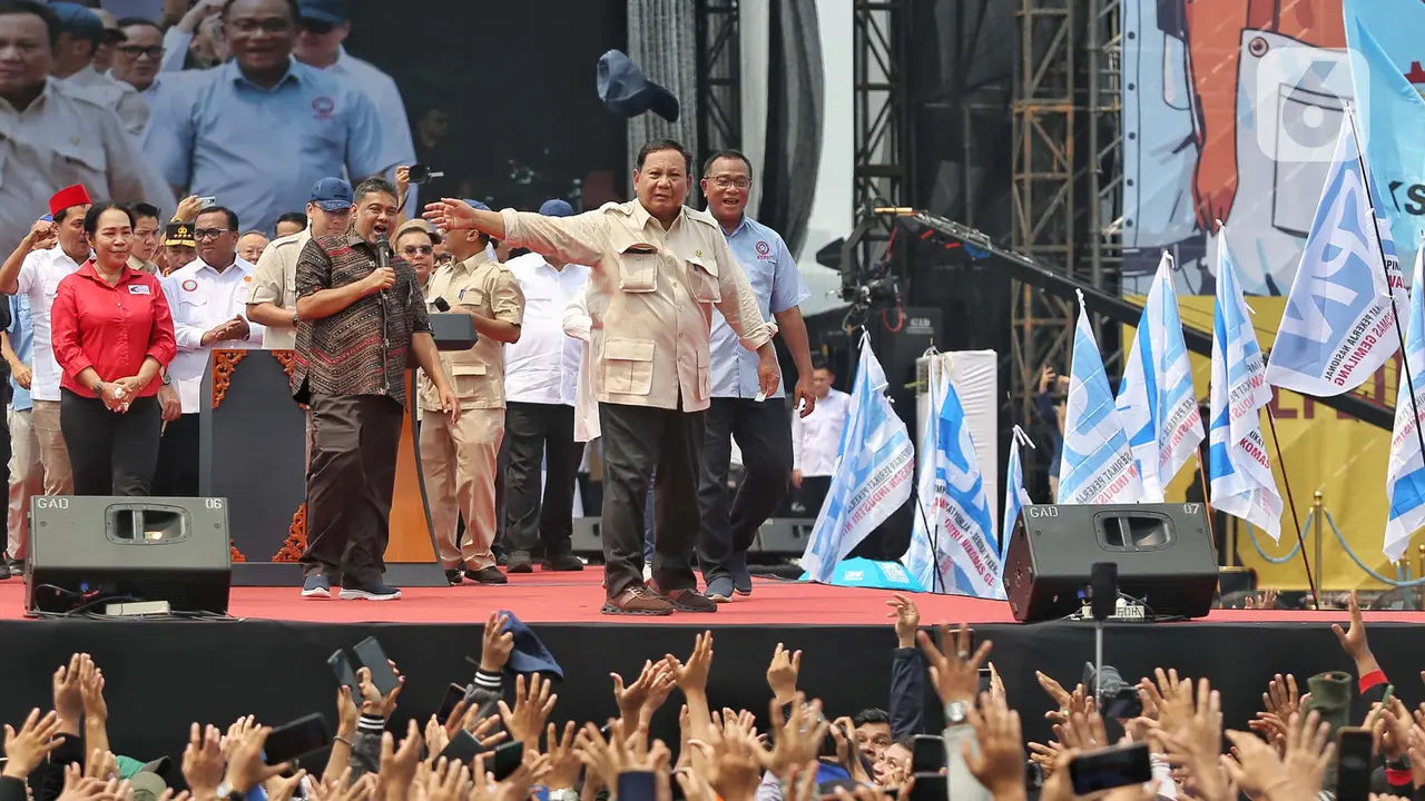 Momen Presiden Prabowo Hadiri Perayaan Hari Buruh Internasional di Monas