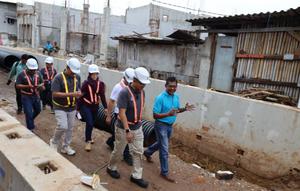 Perumda PAM Jaya mulai membangun jaringan air minum perpipaan yang akan langsung mengalir ke rumah warga RW 22 Kampung Nelayan, Muara Angke, Jakarta Utara.