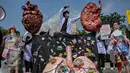 Aksi ini juga menjadi seruan kepada semua pihak untuk menolak polusi plastik. Karena diketahui, masih belum banyak wilayah di Indonesia yang memiliki kepedulian dalam penanganan penanggulangan polusi plastik. (Juni KRISWANTO/AFP)