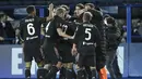 Penyerang Juventus, Dusan Vlahovic berselebrasi usai mencetak gol ke gawang Empoli pada pertandingan lanjutan Liga Serie A Italia di stadion Carlo-Castellani di Empoli, Minggu (27/2/2022). Vlahovic mencetak dua gol dan mengantar Juventus menang atas Empoli 3-2. (AFP/Alberto Pizzoli)