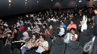 Suasana di dalam bioskop Blitz Megaplex, Grand Indonesia, Jakarta yang penuh oleh penonton saat akan menyaksikan film Big Hero 6, Minggu (9/11/2014) (Liputan6.com/Panji Diksana)