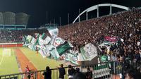 Stadion Maguwoharjo dipastikan bakal kembali bergemuruh. Salah satu kelompok suporter PSS Sleman, Brigata Curva Sud (BCS) . (Bola.com/Ana Dewi)