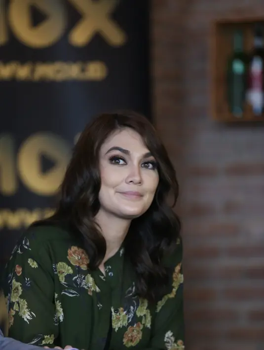 Deg-degan lantaran terlibat dalam produksi yang tidak pernah mengenal krunya. Pengalaman luar biasa didapatkan menjalani syuting film bareng aktor dan sutradara hollywood. Film Devil's Whisper ini di garap sutradara Adam Ripp. (Nurwahyunan/Bintang.com)