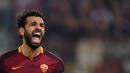 Ekspresi pemain AS Roma, Mohamed Salah, setelah mencetak gol pertama ke gawang Bayer Leverkusen dalam laga Grup E Liga Champions di Stadion Olimpico, Roma, Kamis (5/11/2015) dini hari WIB. (AFP Photo/Andreas Solaro)
