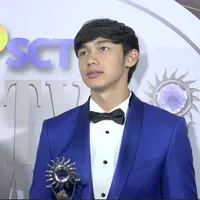 Mendapatkan penghargaan yang Immanuel Caesar dedikasikan untuk sahabatnya, Ammar Zoni, ternyata Immanuel juga persembahkan untuk sang pacar.