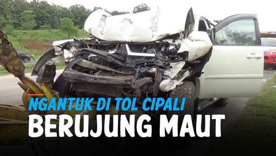 VIDEO: Kecelakaan Maut di Tol Cipali, Minibus Hantam Truk di KM 74