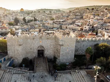 Yerusalem dalam bahasa ibrani disebut Yerushalayim dan al-Quds dalam bahasa Arab, yang merupakan salah satu kota tertua di dunia. Yerusalem berjuluk Kota Suci Tiga Agama. Rumah bagi tiga agama langit, Islam, Kristen, dan Yahudi. (iStockPhoto)