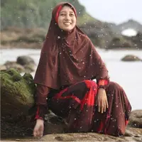 Bilang 'Pahlawan Kafir', Twitter Dwi Estiningsih langsung diserbu oleh berbagai macam komentar. Untuk Dwi Estiningsih, silakan dibaca! (Foto: Facebook/Dwi Estiningsih)