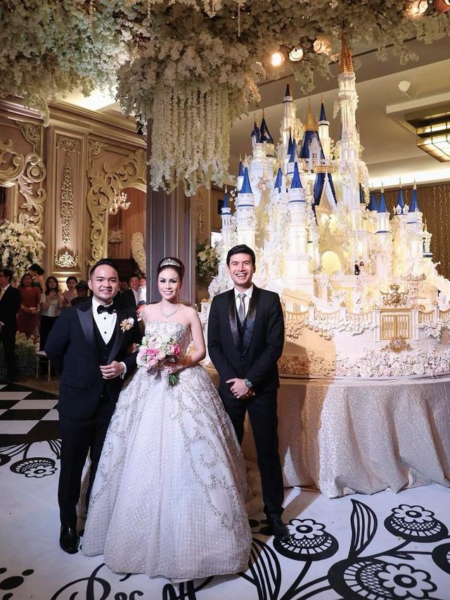 7 Potret Momo Geisha dalam Balutan Gaun Glamor, Curi Perhatian