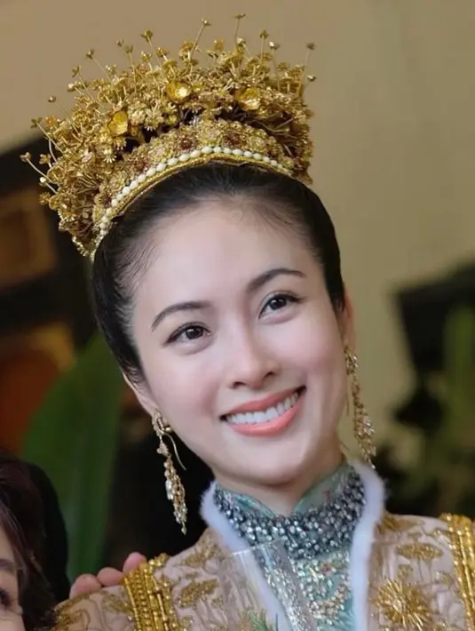 Transgender multitalenta ini tampak menawan dengan makeup no makeup look. @chartmakeup/@niyadweddinganswer.