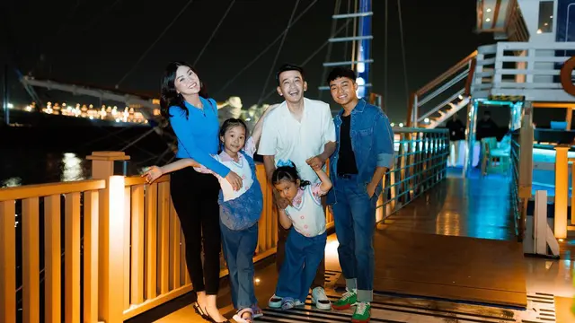 7 Potret Anniversary Pernikahan Sarwendah dan Ruben Onsu, Seru Rayakan di Kapal