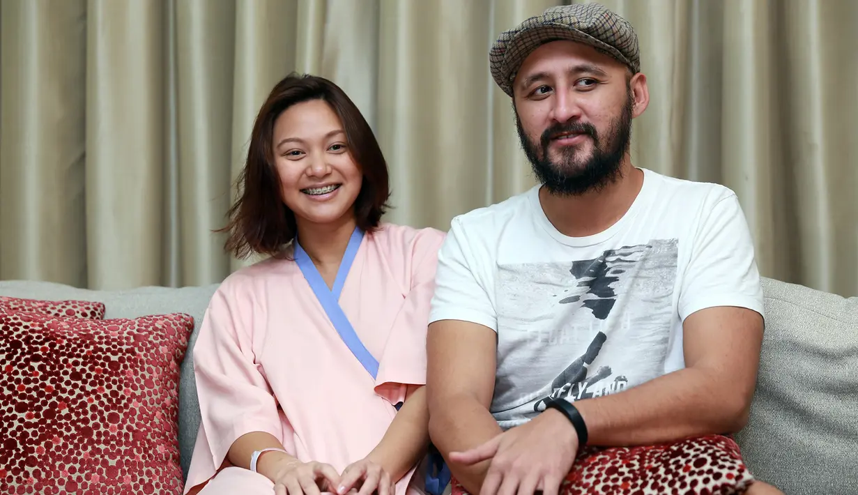 Aqi dan Audrey mendoakan anaknya agar menjadi manusia yang sebaik-baiknya. (Wimbarsana/Bintang.com)