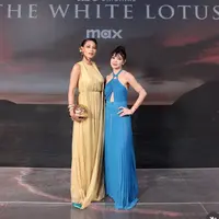 Gaya Patricia Gouw dan Regina Phoenix Dibalut Dress Warna Pop Hadir di Premier The White Lotus Thailand. [@reginaaphx]