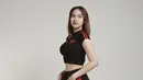 Tak hanya ketika berolahraga, di beberapa kesempatan Anya Geraldine tampil sporty. Seperti saat jalani pemotretan ini, wanita 27 tahun ini tampil stylish dengan busana sporty lengkap memakai sneakers.(Liputan6.comm/IG/@anyageraldine)