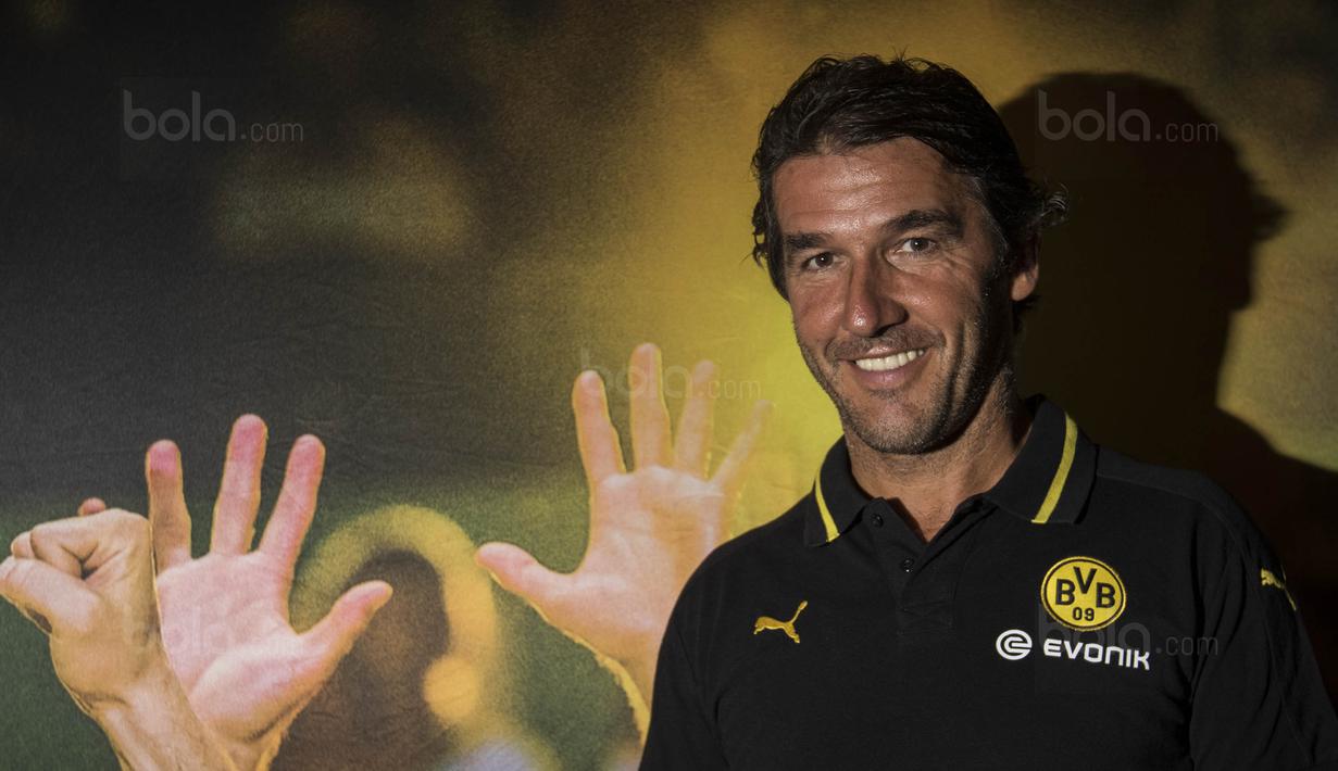 Selain bermain untuk Borussia Dortmund, Karl-Heinz Riedle juga pernah membela Werder Bremen, Liverpool, Lazio dan akhirnya gantung sepatu bersama klub Premier League, Fulham. (Bola.com/Vitalis Yogi Trisna)