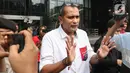 Wamenkumham dilaporkan oleh Ketua Indonesia Police Watch (IPW) Sugeng Teguh Santoso ke KPK.  (Liputan6.com/Herman Zakharia)