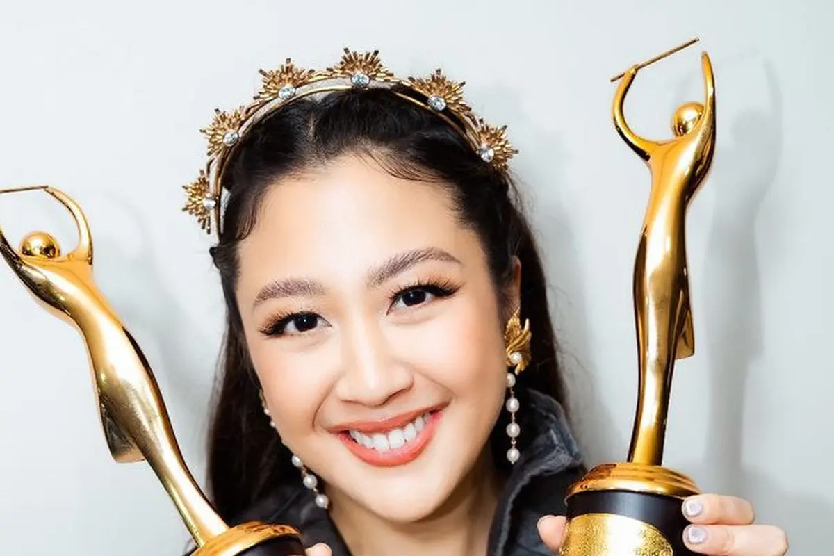 Tampilan Dress Up Para Musisi Hadir di AMI Awards