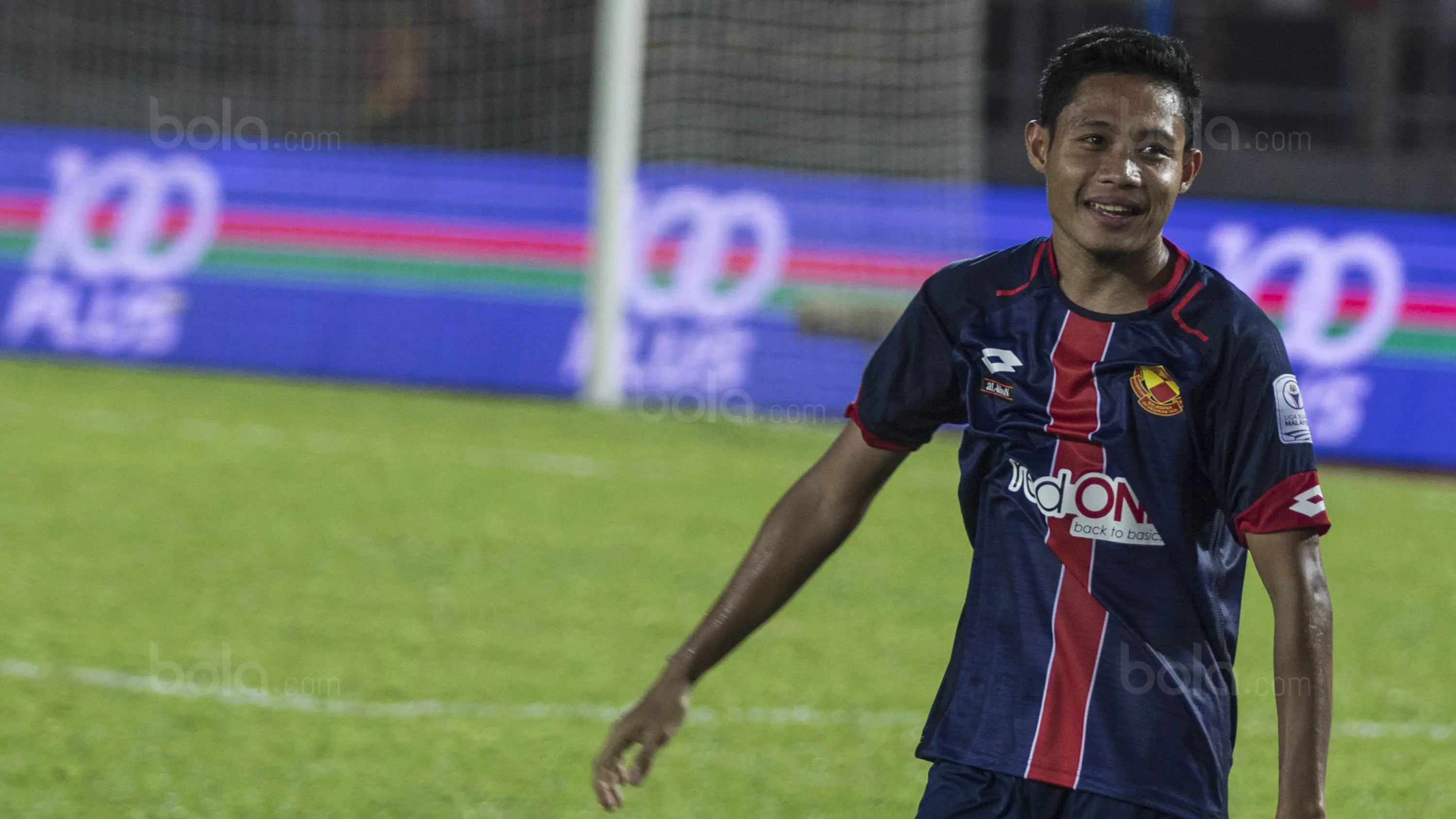 Gelandang Selangor FA, Evan Dimas, usai melawan Kuala Lumpur FA pada laga Liga Super Malaysia di Stadion Kuala Lumpur, Cheras, Minggu (4/2/2018). Kuala Lumpur FA kalah 0-2 dari Selangor FA. (Bola.com/Vitalis Yogi Trisna)