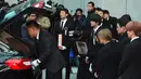 Raut kesedihan terlihat begitu jelas di wajah para personel SHINee ini. (JUNG Yeon-Je/AFP)