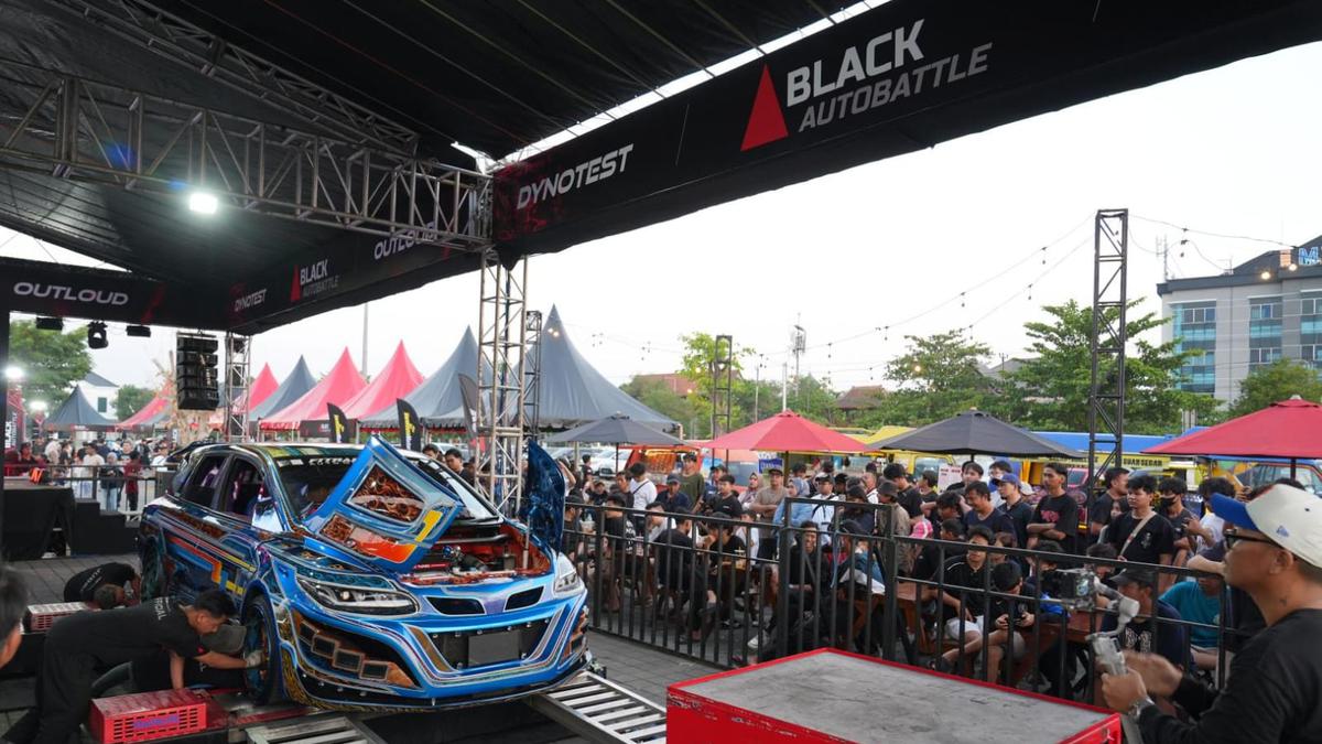 Ratusan Mobil Modifikasi Adu Keren di Solo, Ada yang Punya 21 Fitur Motorized