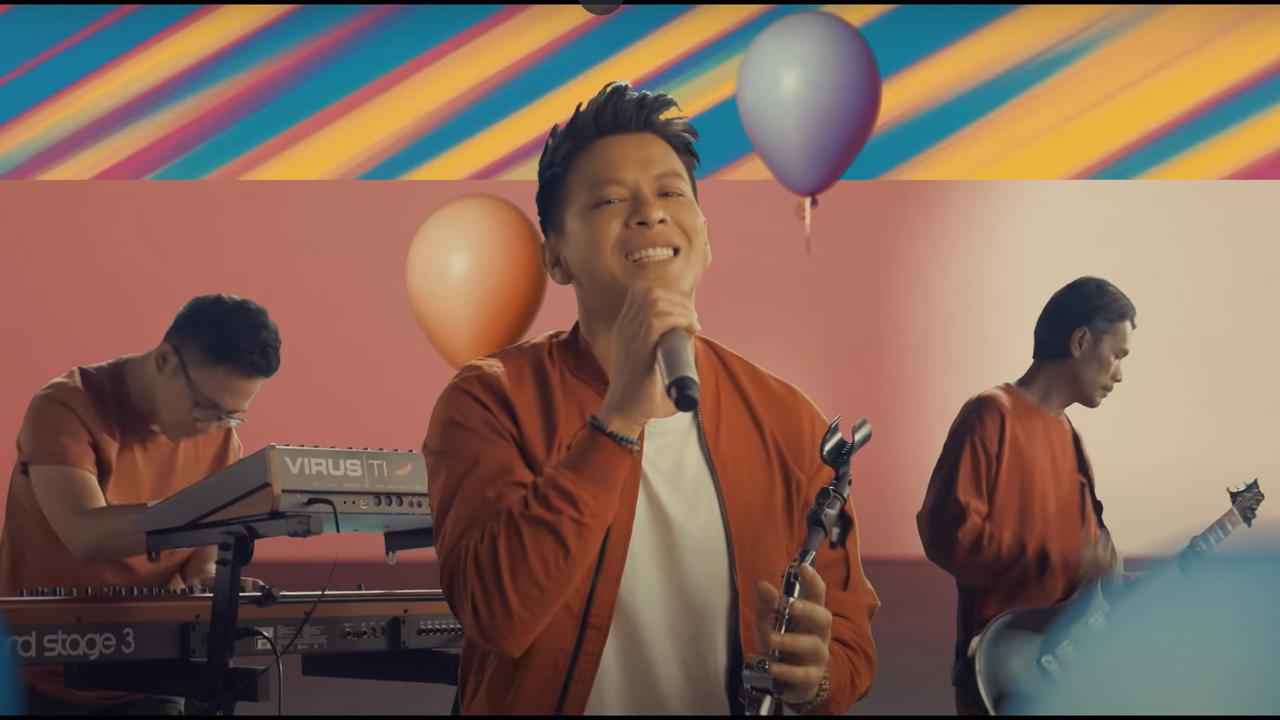 Video Klip Terbaru Di Atas Normal dari NOAH