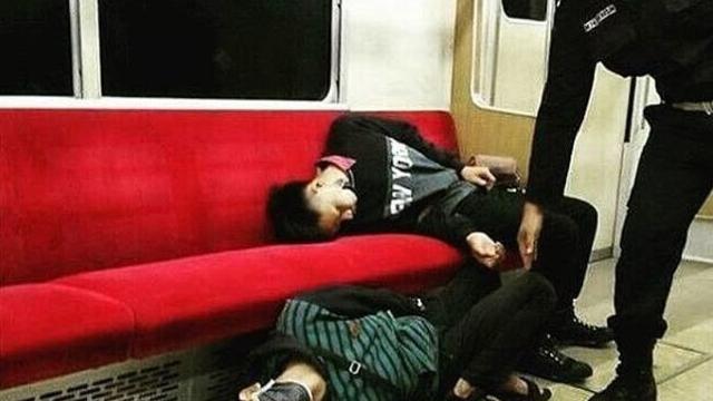 6 Kelakuan Nyeleneh Penumpang KRL, Cuma Indonesia yang Punya