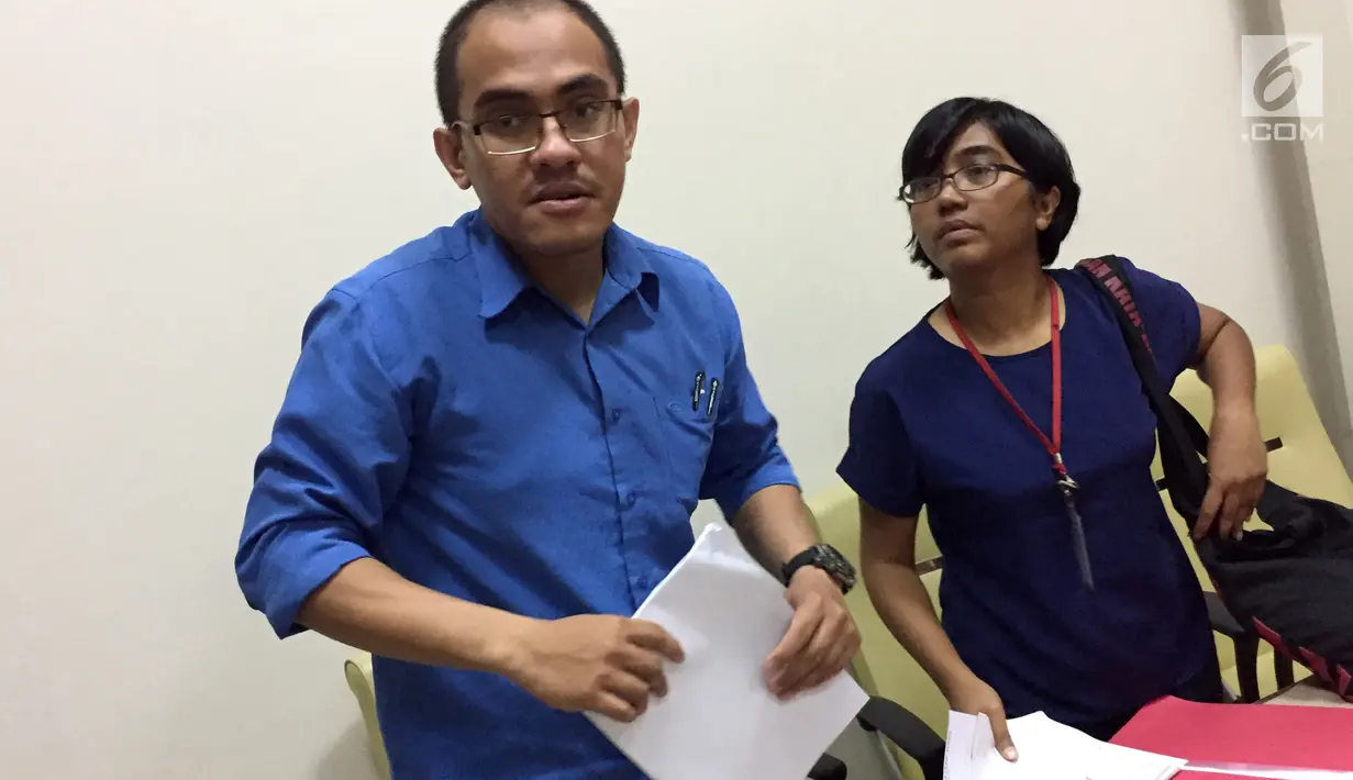 LBH Jakarta menghadiri sidang praperadilan pengacara LBH Jakarta Alldo Felix melawan polisi di PN Jakarta Selatan, Senin (29/1). Sidang terkait dugaan penganiayaan yang dialami Alldo di Bukit Duri pada 12 Januari 2016. (Liputan6.com/Immanuel Antonius)