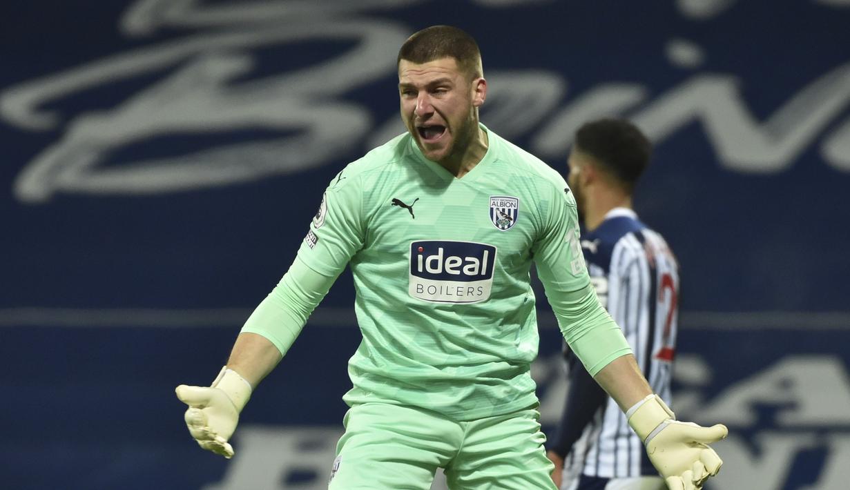 1. Sam Johnstone (West Bromwich Albion). Kiper asal Inggris berusia 27 tahun ini telah membuat 93 saves dalam 22 penampilannya selama 1980 menit. (AP/Rui Vieira/Pool)