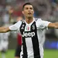 Striker Juventus, Cristiano Ronaldo berselebrasi setelah mencetak ke gawang AC Milan pada laga Piala Super Italia 2018, di Stadion King Abdullah Sports City, Kamis (17/1). Juventus keluar sebagai kampiun dengan meraih kemenangan tipis 1-0. (AP Photo)