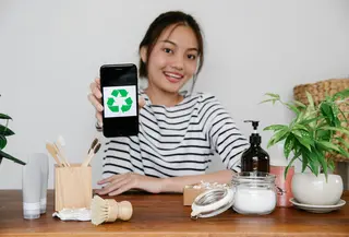 Perusahaan yang tidak jujur cenderung menggunakan klaim yang sangat luas tanpa menyediakan bukti ilmiah yang konkret. [Dok/Pexels.com/Sarah Chai].
