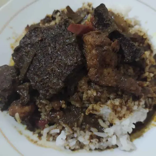 Nggak Perlu Jauh-Jauh ke Surabaya, Kreasi Rawon Lezat Juga Ada di Jakarta