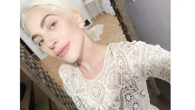 Biasa Nyentrik, Ini 6 Gaya Lady Gaga dengan Tampilan Sederhana