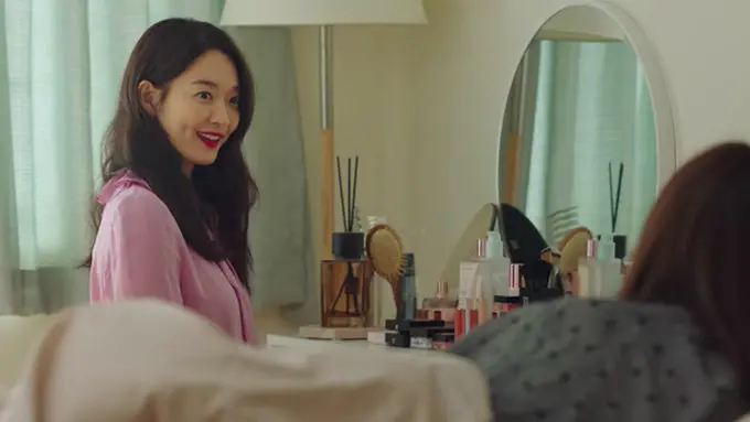 Lipstik Merah dari Brand High End Shin Min Ah di Hometown Cha Cha Cha/dok. Netflix