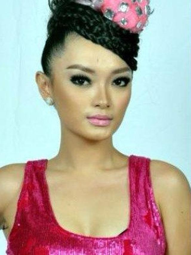 6 Foto Jadul Zaskia Gotik Saat Remaja, Gadis Polos Anak Tukang Ojek