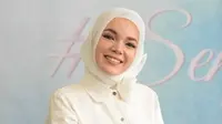 Ini Tips Tetap Segar Selama Jalani Puasa Ala Dewi Sandra
