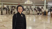 Dewi Lestari berkebaya dan berkonde saat menghadiri Tahun Baru Islam di Puro Mangkunegaran Solo. Ia disebut Putri Solo asli hingga membahas nama sendiri. (Foto: Dok. Instagram @deelestari)