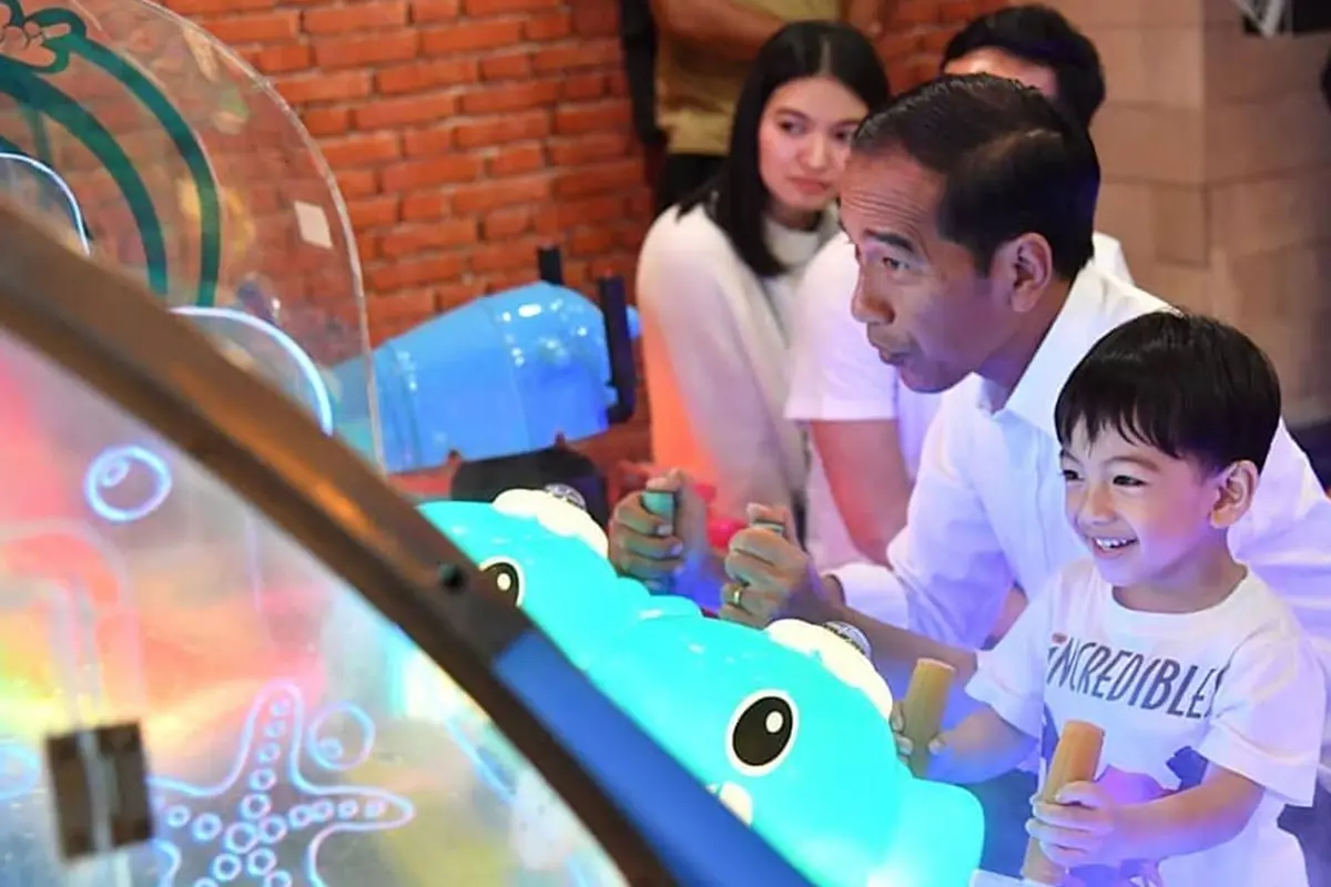 Jokowi dan Jan Ethes