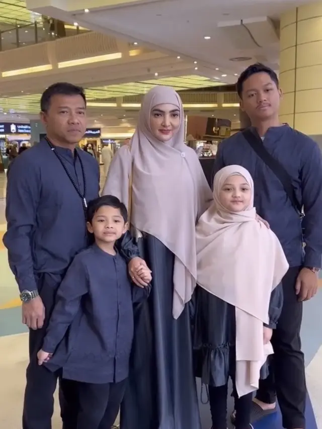 Ashanty umrah bersama keluarga. [@ashanty_ash]