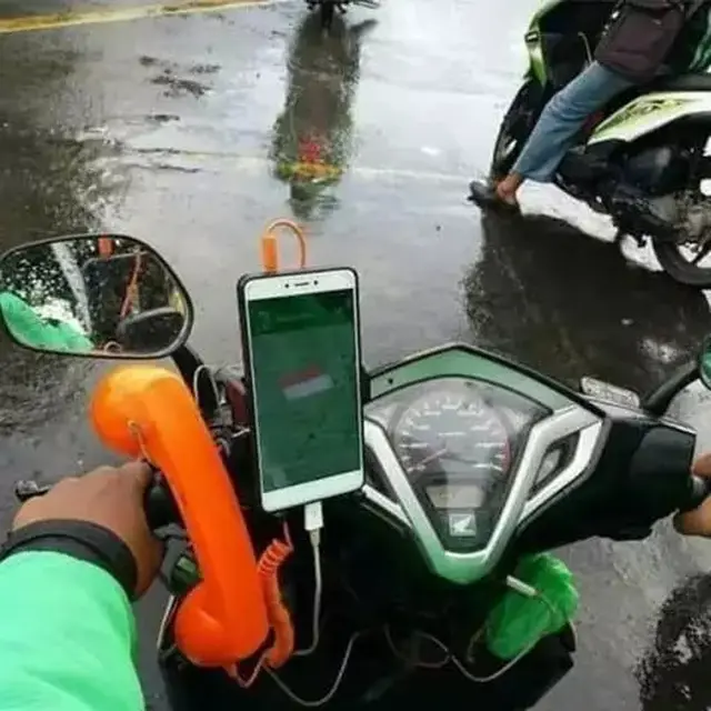 6 Benda Lucu yang Dibawa Driver Ojol Ini Kocak Sekaligus Bikin Geleng Kepala