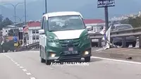 Nissan Serena bocor tengah diuji coba (Paultan)