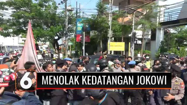 Saling dorong hingga baku hantam, mewarnai aksi demo mahasiswa di Sulawesi Selatan yang menolak kedatangan Presiden Jokowi.